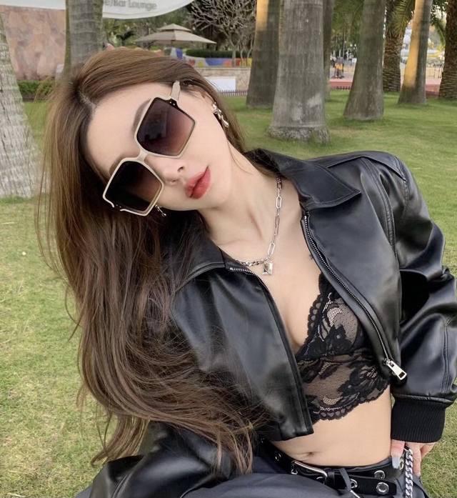 Tr Nylon Polarized Series Lv Large Frame Sunglasses. Classic square frame design