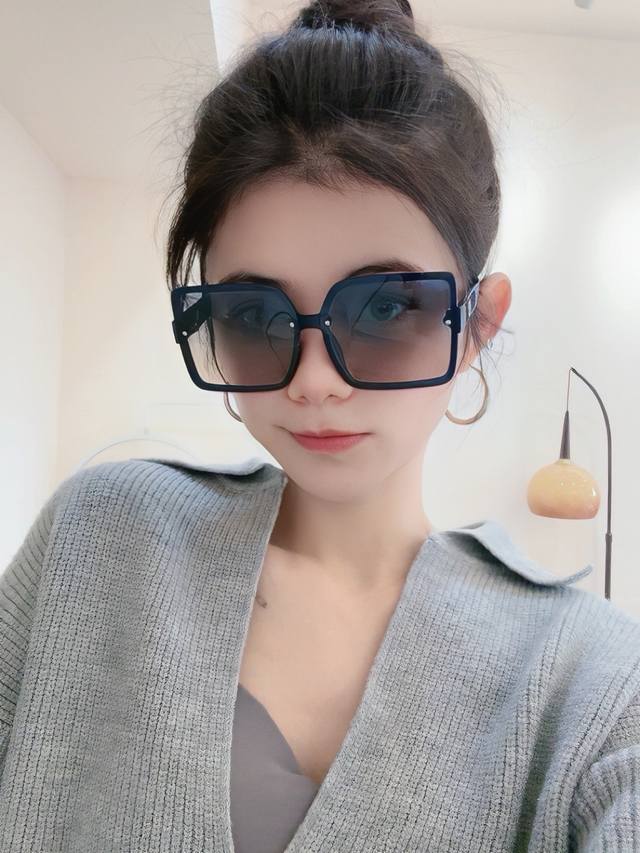 Dior 2025 Spring New Trendy Hot Selling Fashion Square Frame Polarized Sunglasse