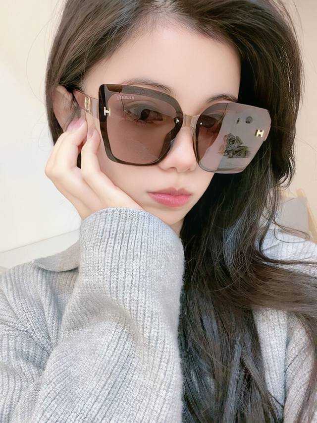 Tr Polarized Series: Herm