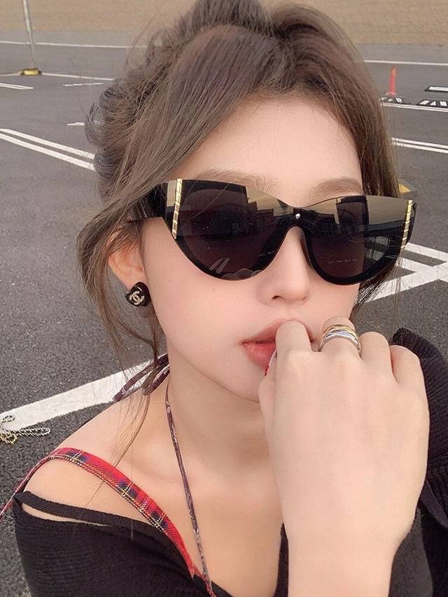 Gucci 2025 Spring New Trendy Square Frame Sunglasses, High Quality, Comfortable