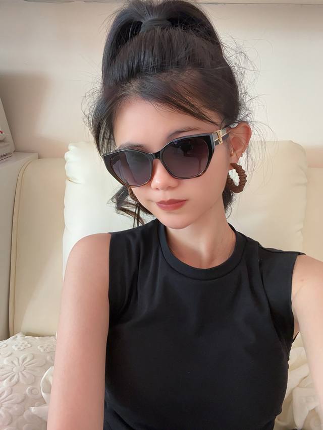 Lv 2025 Spring New Trendy Fashion Square Frame Sunglasses, High Quality, Comfort