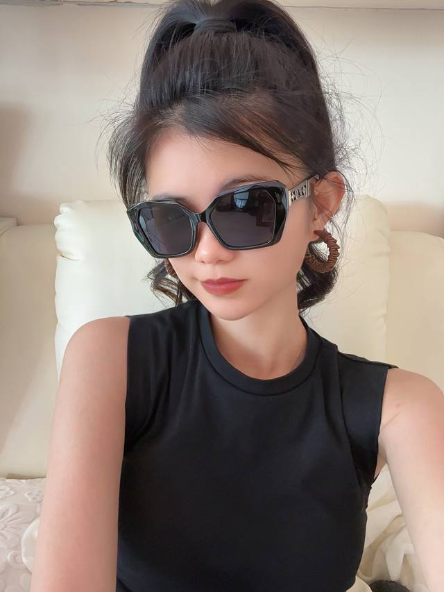 Lv 2025 Spring New Trendy Fashion Square Frame Sunglasses, High Quality, Comfort