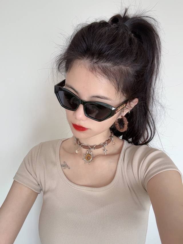 Gucci 2025 Spring New Trendy Square Frame Sunglasses, High Quality, Comfortable