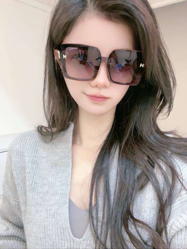 Tr Polarized Series: Herm