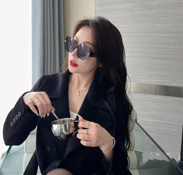 Tr Polarized Series Chanel 2025 Spring New Arrival. Classic square frame design,