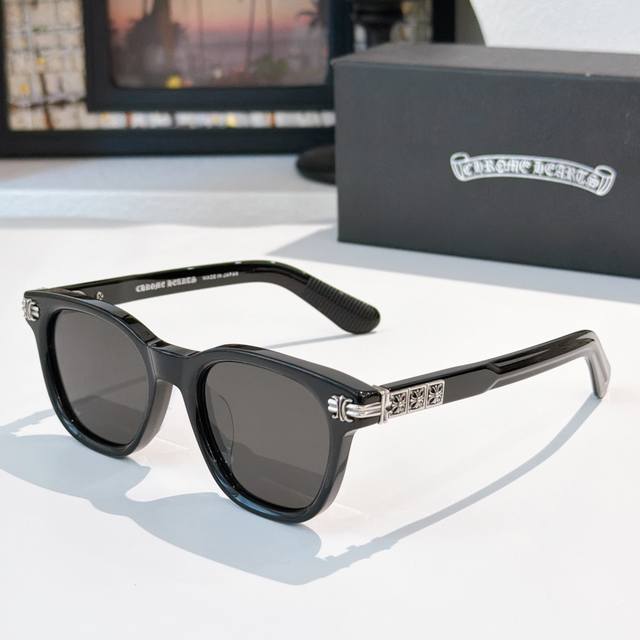 Chrome Heart* Model: Smoke Show Size: 52 ports 21-153 DDD