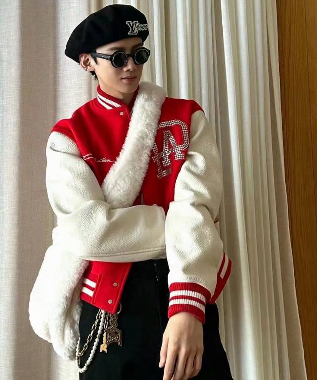 Louis Vuitto*Model: Z2598Usize: 44 ports 32-145 DDD