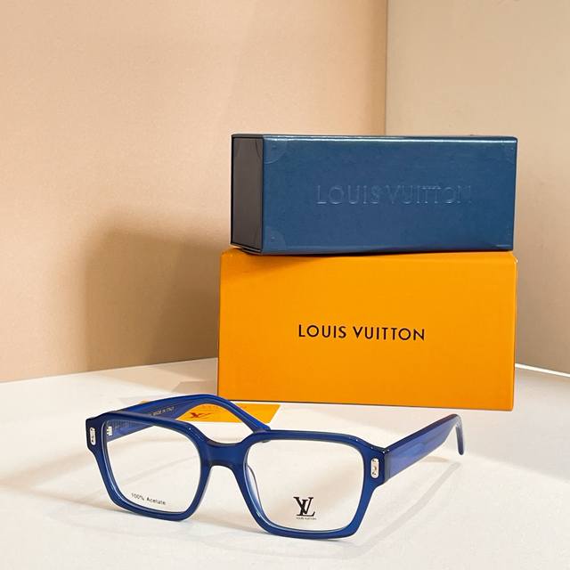 Louis Vuitto*Model: Qm5534Size: 53 ports 19-145 DDD