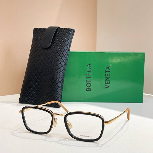 Bottega Venet*Model: Bv1474Oasize: 53 ports 21-145 DDD