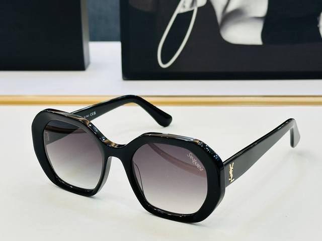 New YSL Saint Laurent Square Sunglasses Slm149 Size: 54mm (19-145mm) New versati