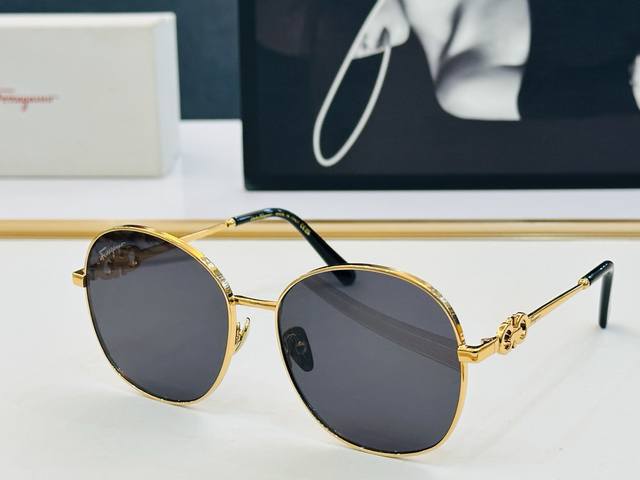 Fila's brand new design Sf51S297 Size: 59cm x 16-140cm. Each pair is meticulous