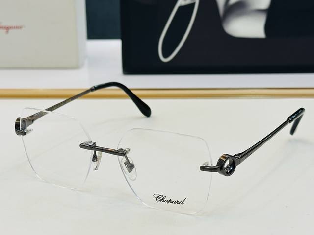 Original Chopard Model: Vchl265 Size: 55mm x 16-138mm With a modern and stylish