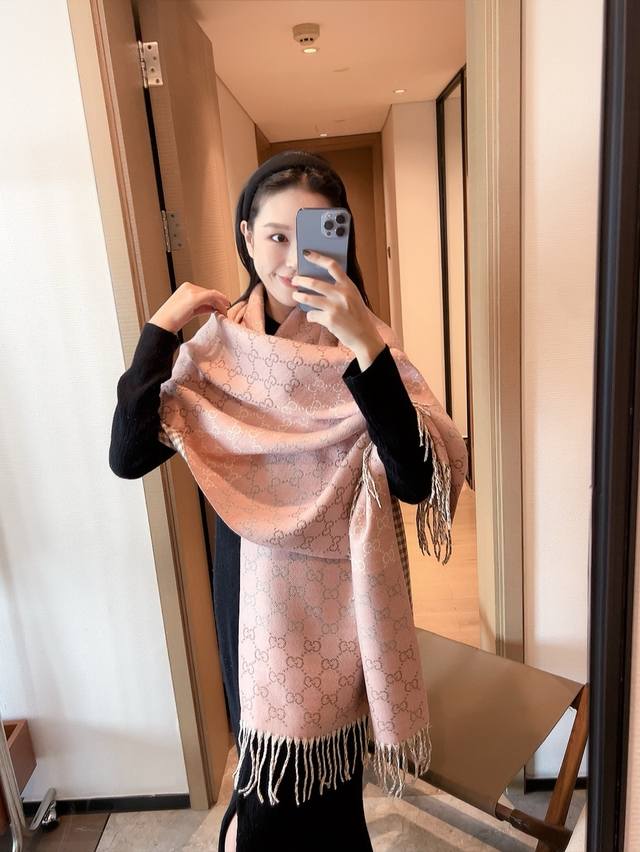 New colorful double-sided style, timeless and always a hit. A versatile piece t