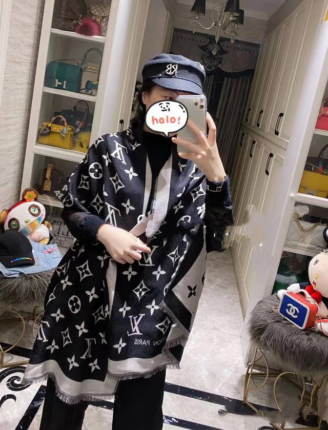 L brand cashmere new arrival, everyone who bought it says it's beautiful, recomm