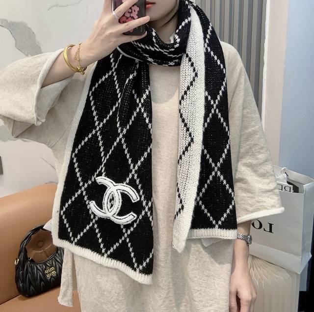 New Chanel boutique style, absolutely gorgeous! [crying emoji] A top-quality, b