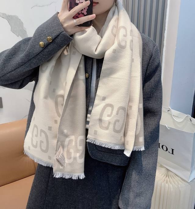 Original factory product, G G scarf. This is a Scottish-style double-sided, hea