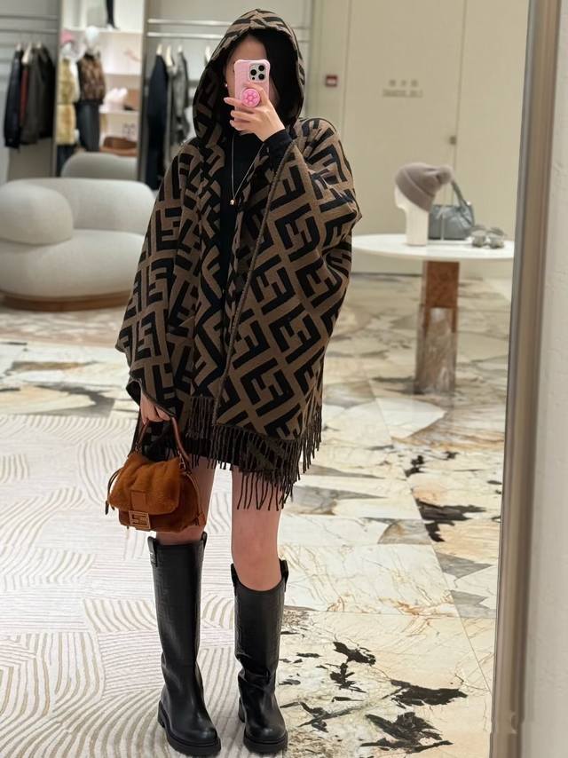 Synchronized with boutiques! Fendi limited edition cape/shawl, heavyweight!! Mad