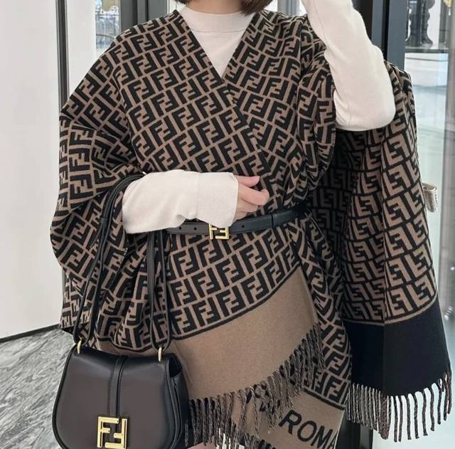 Synchronized with boutiques! Fendi Limited Edition Cape Shawl - A Heavyweight! M