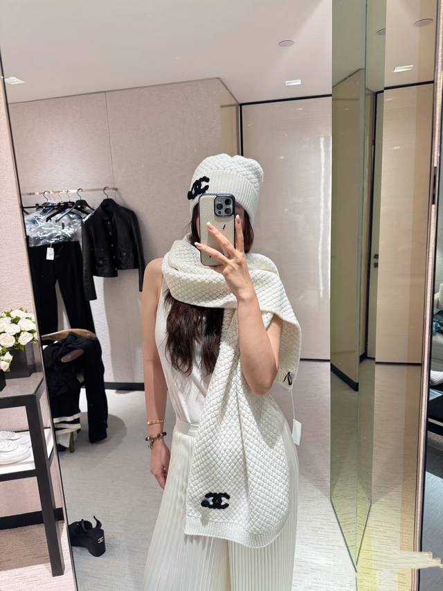 Hot Picks: Hats and Scarves DDD