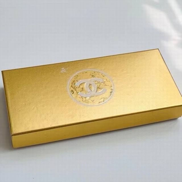 Chanel Frosted Perfume Sample Set (25ml x 4)! 25ml x 4 with spray nozzle. Scent