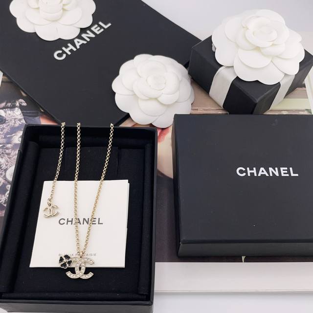 We present the Chanel Little Black Flower Double C Necklace Z 5100, the latest