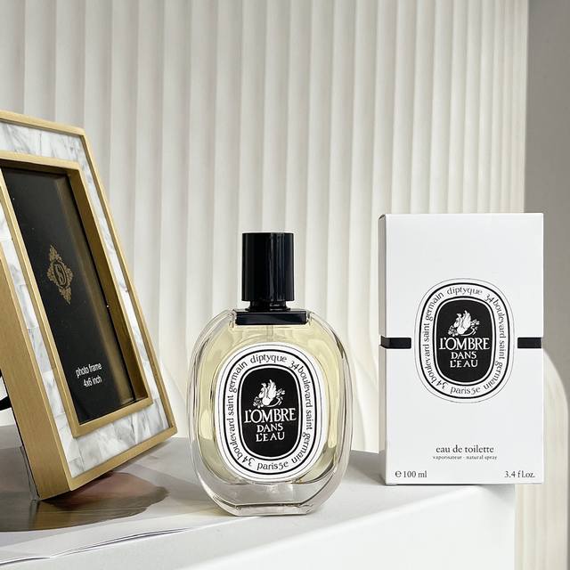 Original Quality Diptyq Water Shadow. Willows entwine the bridge in green, roses