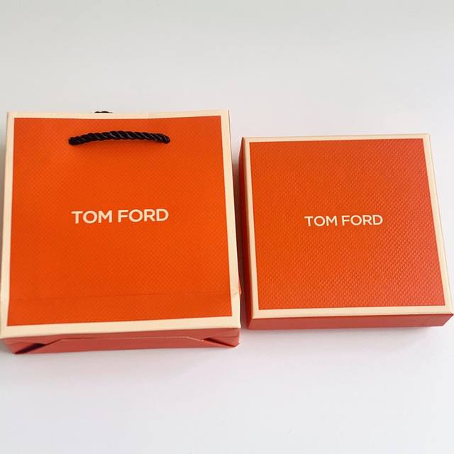 High-end quality Tf Bitter Peach sample two-piece perfume set! Includes: 7.5ml p