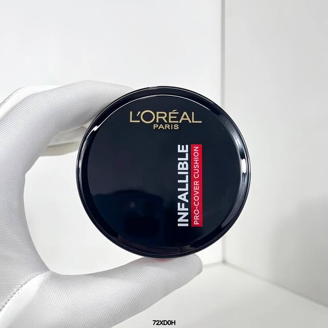 High-quality L'Oreal Black Cushion Foundation (14g, black frame). Available in