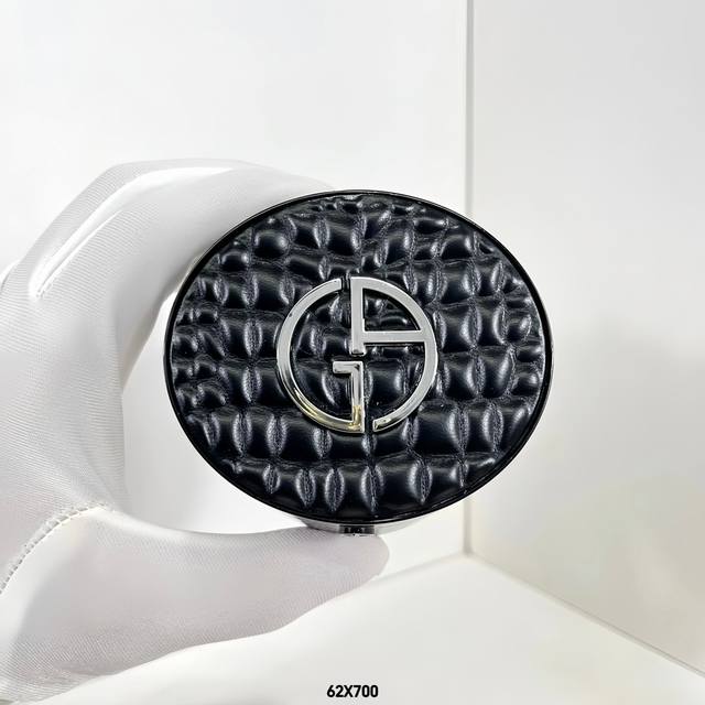 High-quality Armani crocodile leather cushion foundation. Code 62X700! Two colo