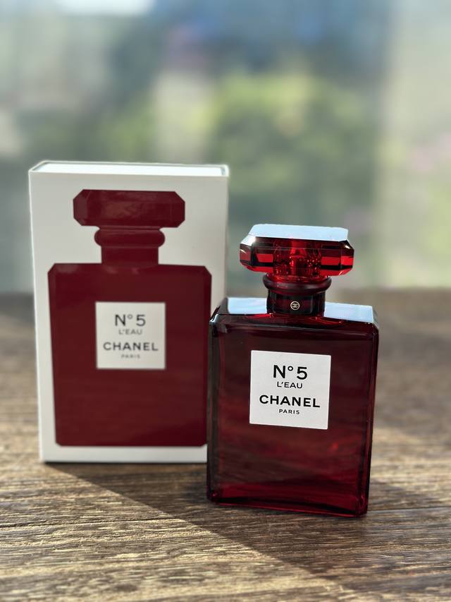 Department Store Quality L'Eau No. 5 Limited Edition Red Bottle 100ml Details in