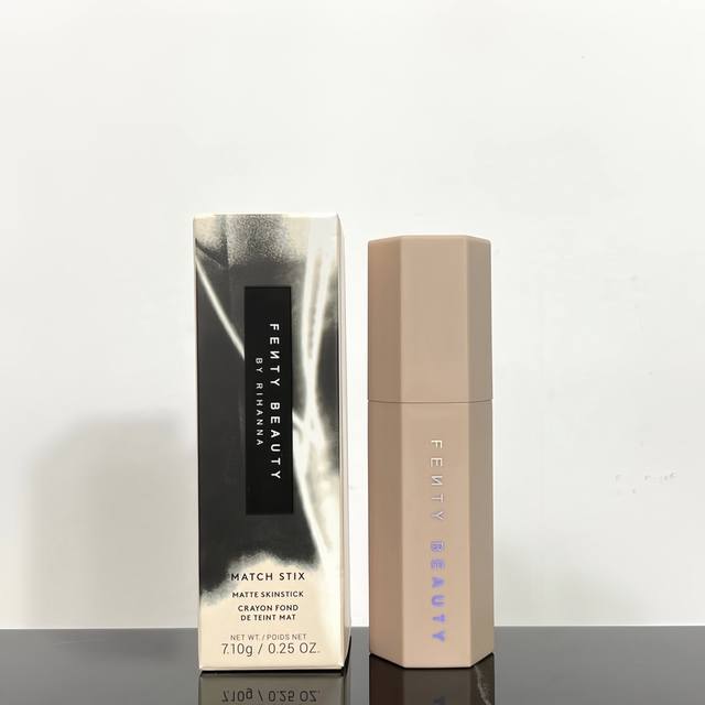 High-end quality Rihanna contour stick! Shades: 01#, 03#, 04#, 08#, 09#, 10#.
