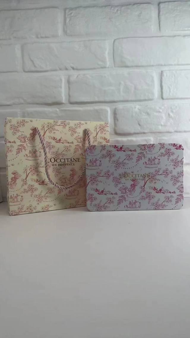 High-end quality L'Occitane Cherry Blossom Hand Cream 5-piece set in a tin box!