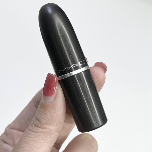 High-quality Mac bullet lipstick! Shades: Classic 602-646-7-502-510-520-102-108