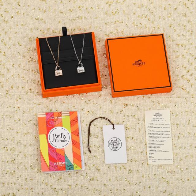 205029 We offer the new bag necklace Zp70 000, custom-made in 18K real gold and