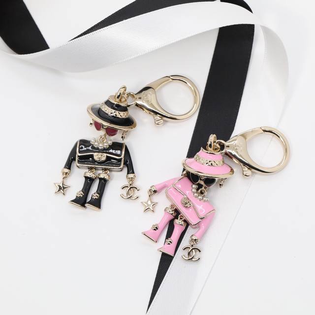 Ch Nel Keychain: A trendy and popular colorful enamel figurine pendant keychain.