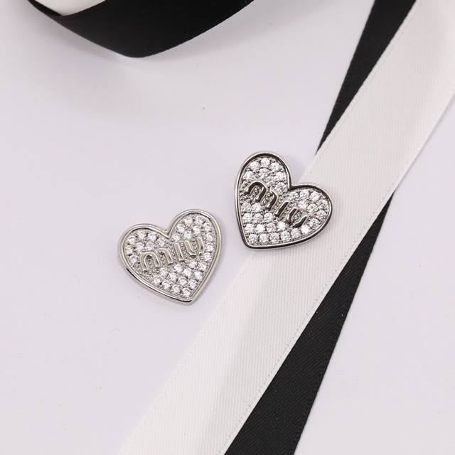 Miu Miu earrings: White gold, full diamond heart-shaped letter earrings. DDD