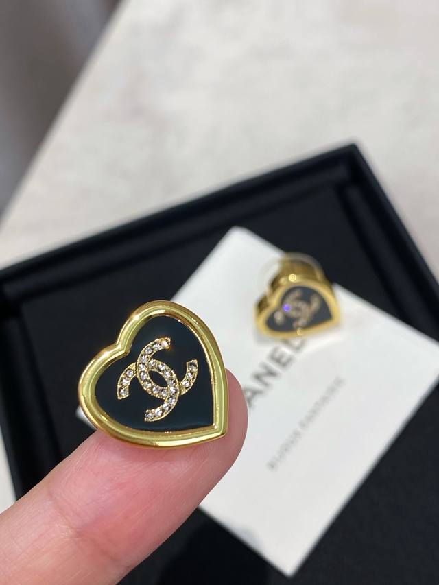 High-quality details as shown in picture 0700100 Cherry Black Gold Heart Double