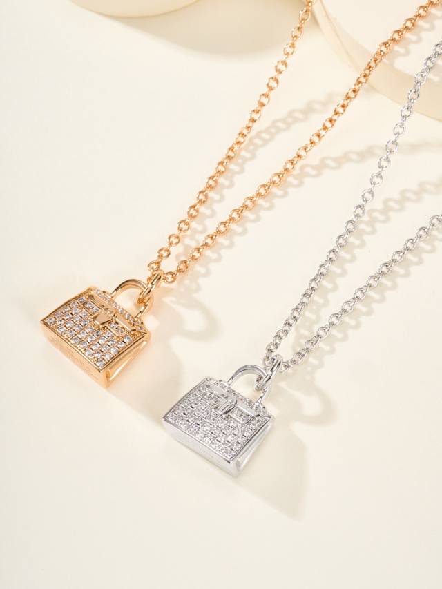 p price Every girl's forehead might get hot when she sees a Kelly bag necklace!