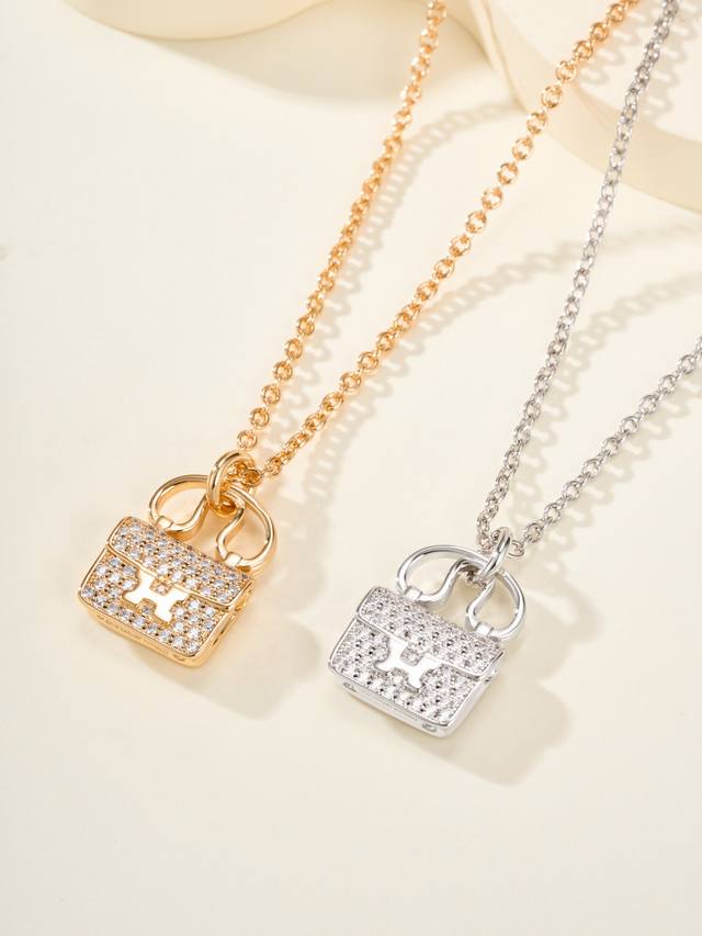 p priceThe Constance bag necklace in rose gold goes without saying! This necklac