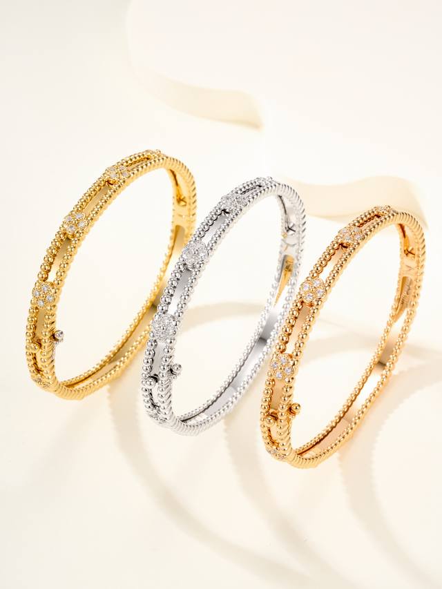 p price Latest version narrow kaleidoscope bracelet, size 17. The adjusted versi