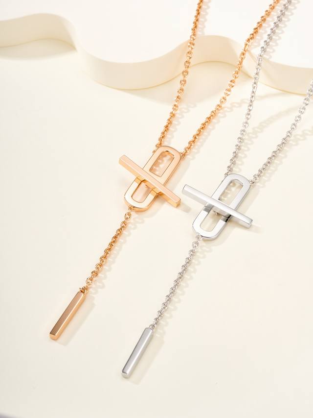 p price H This pig nose, diamond-free necklace is simply unbeatable! It's an abs