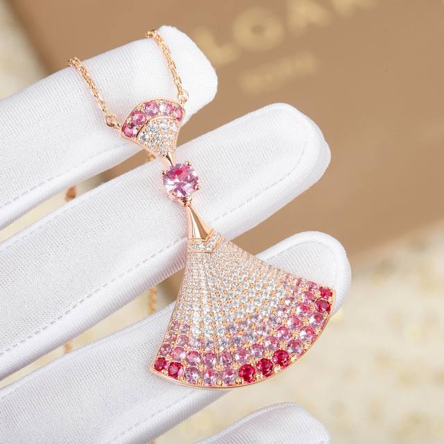 203715 We produce large necklaces for mini dresses Z 000+. Beware of the only ge