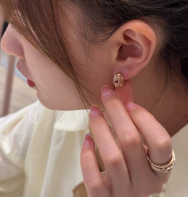 New Arrival Hot Rose Gold Fred's Twisted Horseshoe Buckle Unisex High-Quality Di