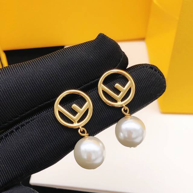 Item No. Fded0050 Fendi stud earrings with pearl pendant DDD