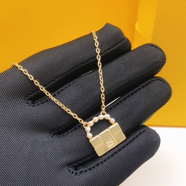 Item No. Fdxl0008 Fendi bag and necklace DDD