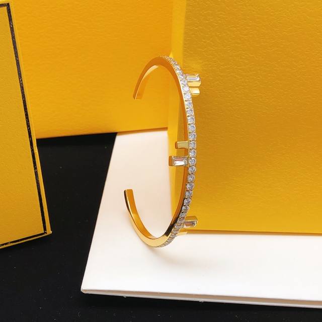 Item No. Fdsz0006 Fendi Bracelet with Diamonds DDD