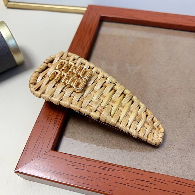 Miumiu Miu Miu Miumiu Hair Clip Zg Same Style Bamboo Woven Hair Clip, Edge Clip,