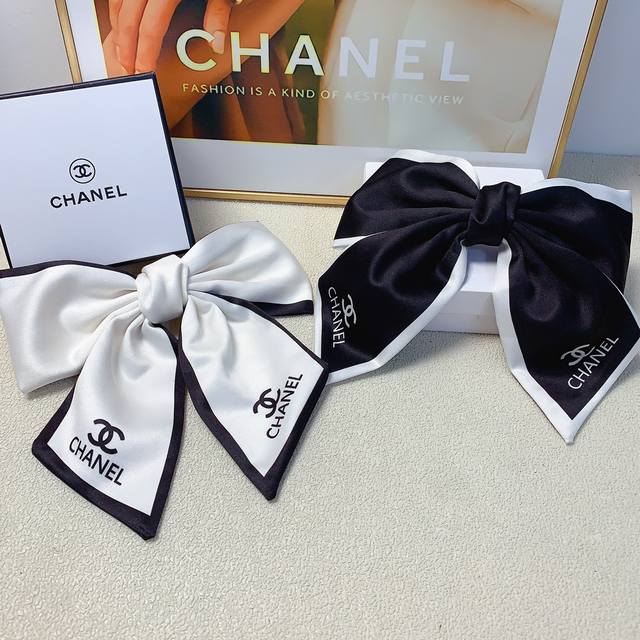 Chanel Mini Hair Clip Chanel Hair Clip Classic Bow Spring Clip, Elegant and Vers