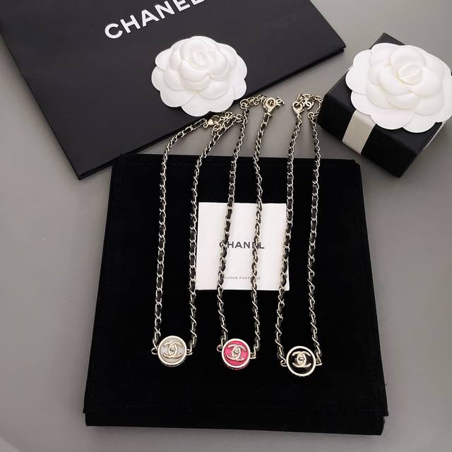 High-quality details as shown in picture 0800110. Round acrylic backpack buckle