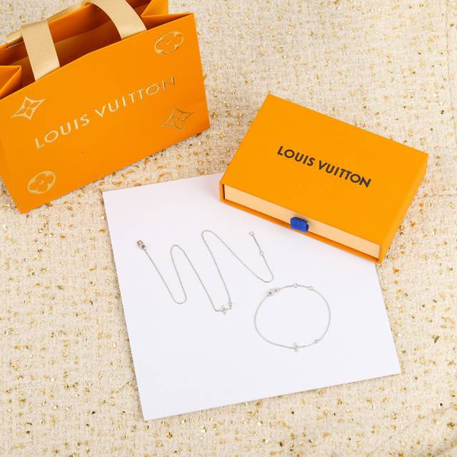 We highly recommend our Louls Vultton series; it's incredibly simple and elegan